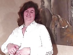 Големите стари granny со влакнести вагината