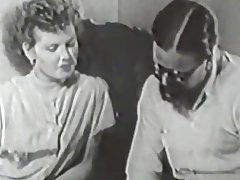 Влакнести момче манифестира со својот нов пријател (1950-тите гроздобер)